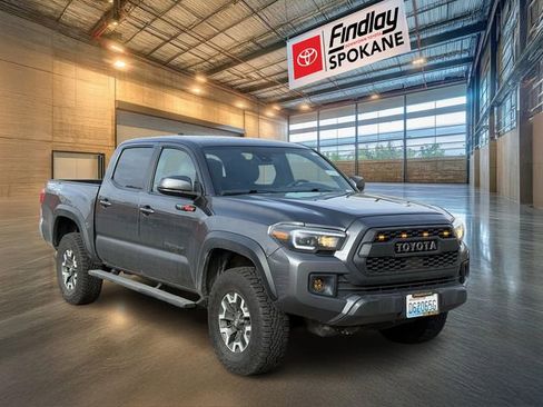 Used 2018 Toyota Tacoma TRD Off-Road image 3