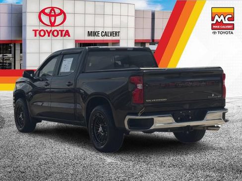 Used 2021 Chevrolet Silverado 1500 LT w/ Texas Edition Plus RWD image 2