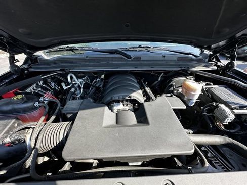 Used 2019 Chevrolet Suburban LT AWD/4WD image 31