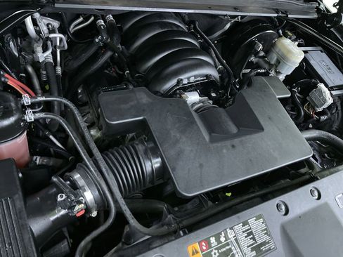 Used 2020 Chevrolet Suburban LT image 16