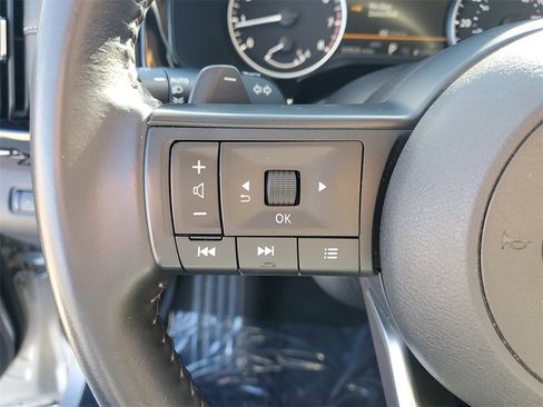 Certified 2025 Nissan Pathfinder SV image 32