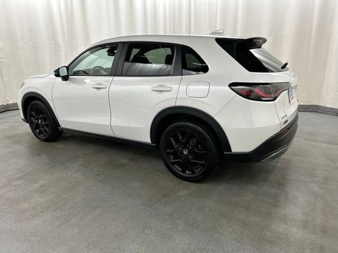 Used 2024 Honda HR-V Sport image 3