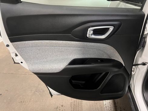 Used 2022 Jeep Compass Latitude image 16