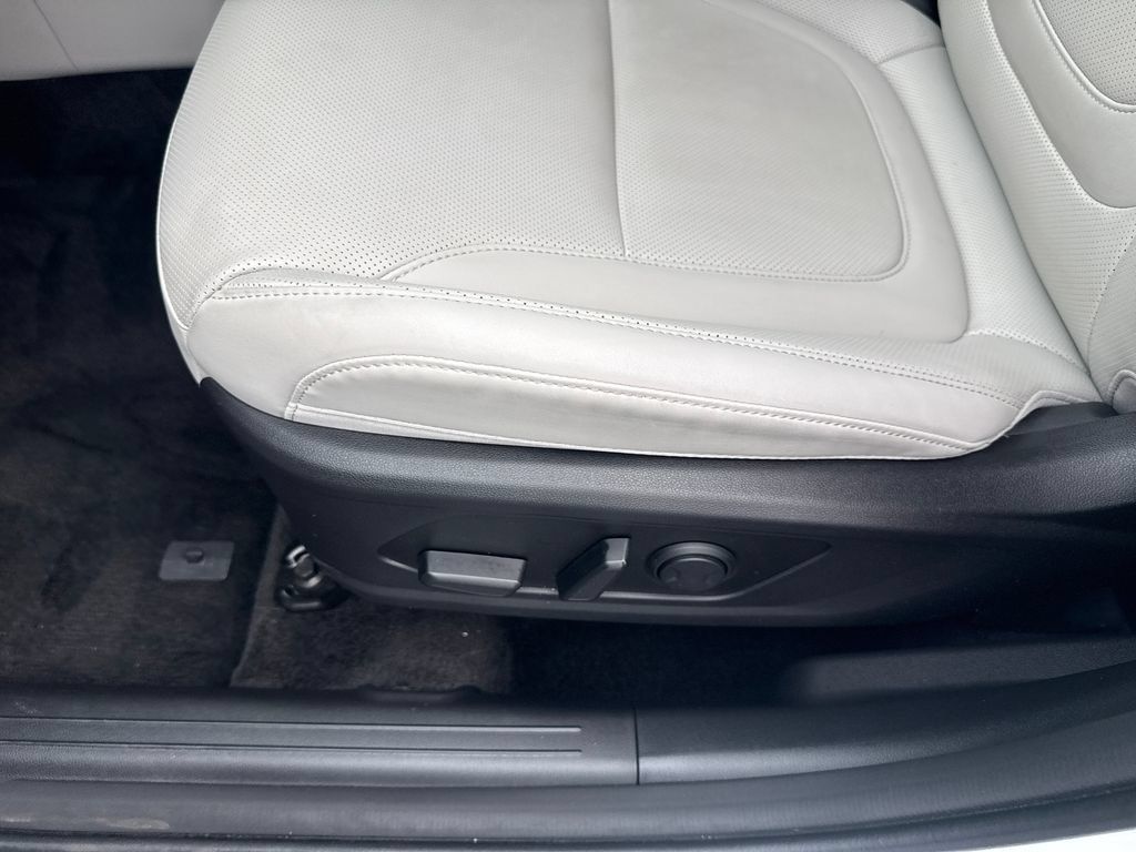 Certified 2025 Hyundai Tucson SEL AWD/4WD image 11