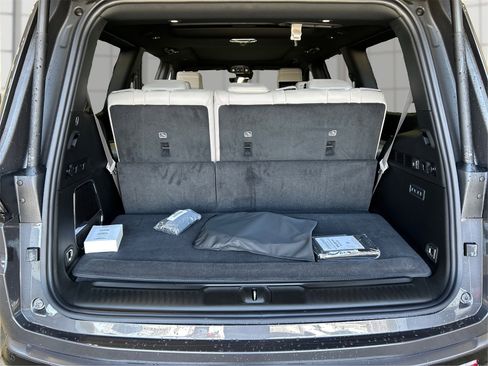 New 2026 Jeep Grand Wagoneer Limited image 12