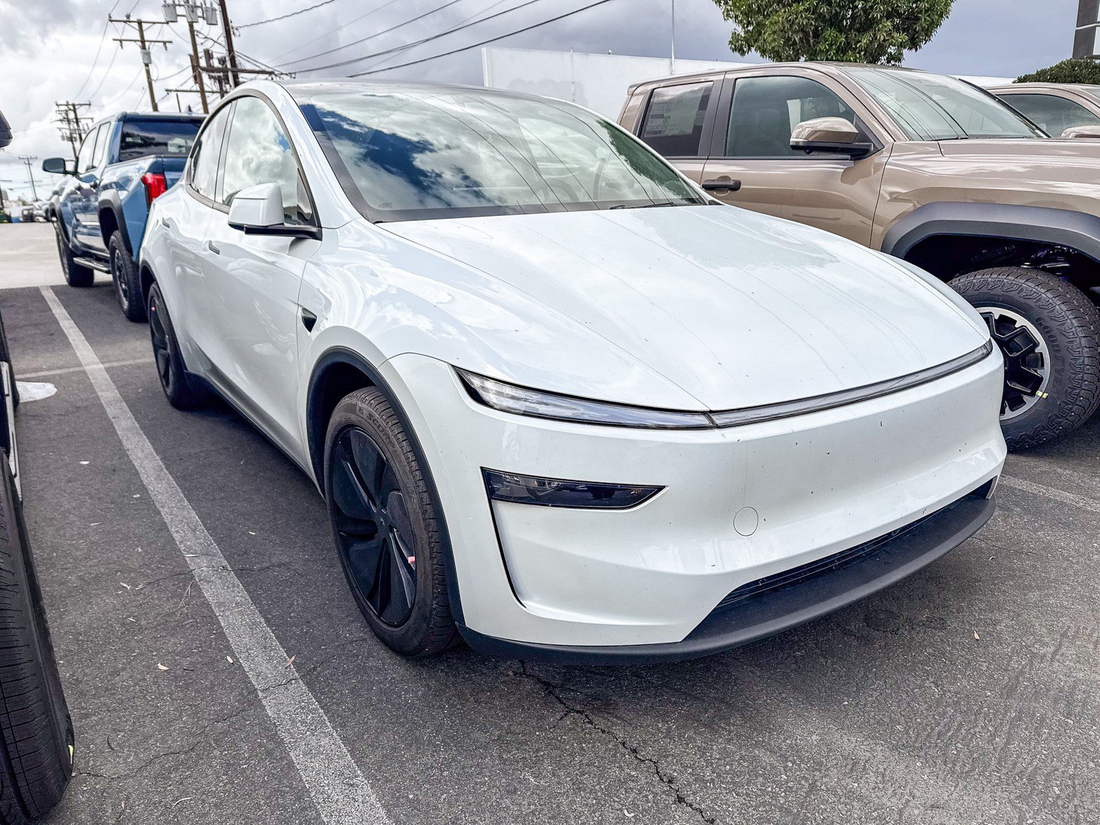 Used 2026 Tesla Model Y Long Range AWD/4WD image 3