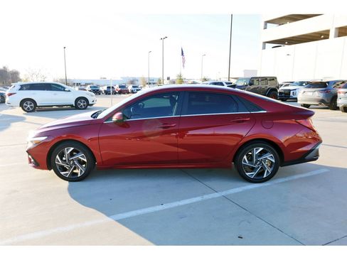 Certified 2025 Hyundai Elantra SEL image 6