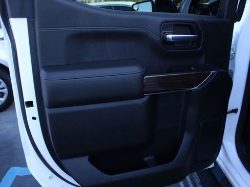 Used 2019 GMC Sierra 1500 SLE w/ SLE Convenience Package AWD/4WD image 10
