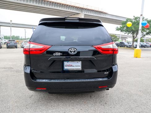Used 2019 Toyota Sienna XLE FWD image 8