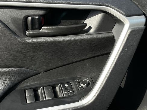 Used 2025 Toyota RAV4 LE image 21