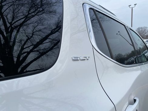 Used 2021 GMC Acadia SLT w/ LPO, Floor Liner Package image 21