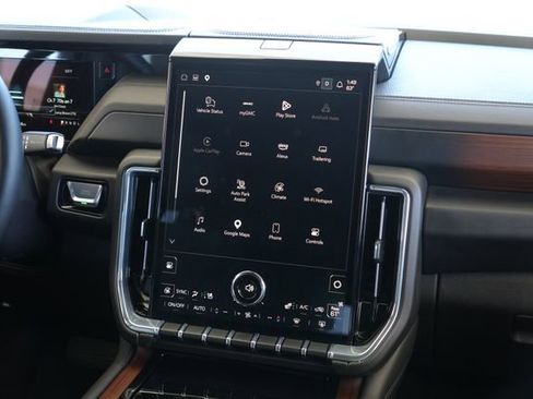 Used 2025 GMC Yukon Denali AWD/4WD image 17