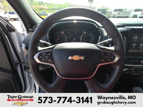 Used 2023 Chevrolet Traverse LT AWD/4WD image 17