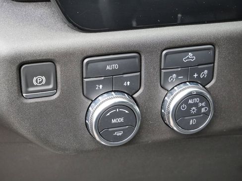 Used 2024 GMC Sierra 1500 Elevation image 36