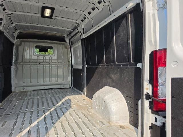 Used 2025 RAM ProMaster 2500 w/ Convenience Group FWD image 39