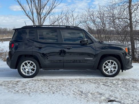 Used 2019 Jeep Renegade Latitude image 2