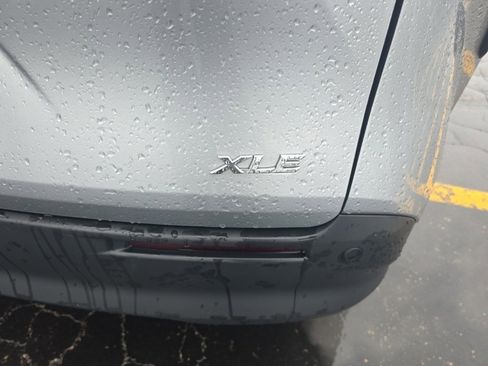 Used 2025 Toyota Sienna XLE image 5