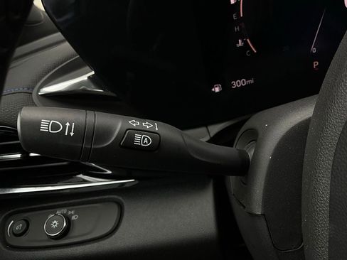 Used 2025 Buick Envista Sport Touring image 35