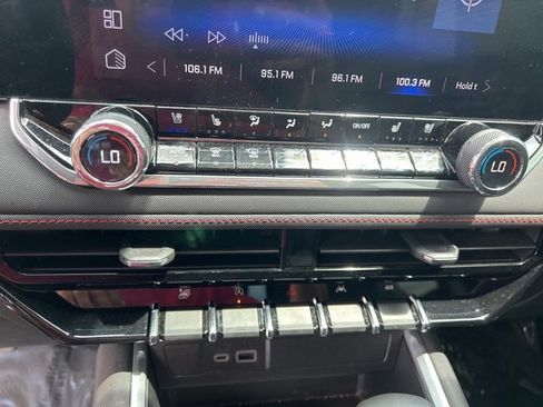 Used 2024 Chevrolet Colorado Z71 w/ Z71 Convenience Package 2 image 25