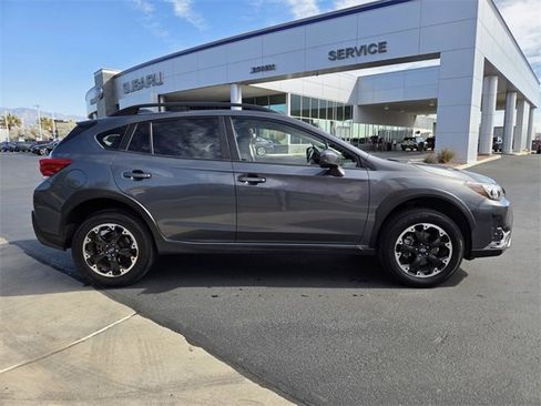 Used 2022 Subaru Crosstrek 2.0i Premium image 3