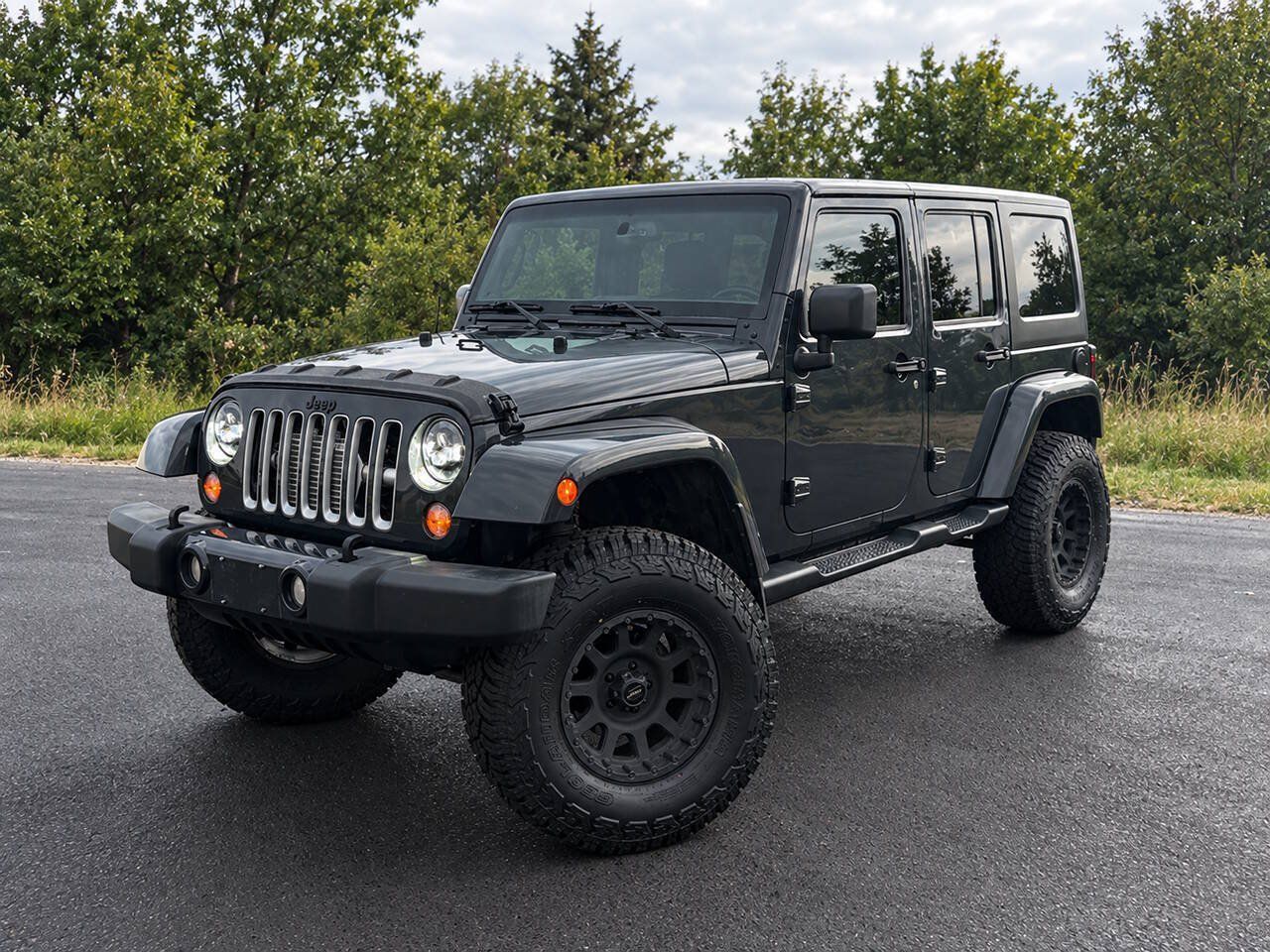 Used 2018 Jeep Wrangler Unlimited Sahara w/ Connectivity Group AWD/4WD image 2
