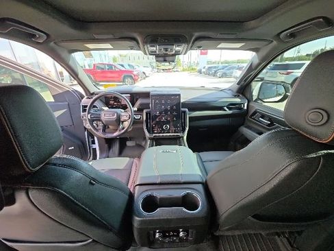 Used 2025 GMC Yukon XL AT4 w/ AT4 Premium Plus Package AWD/4WD image 28