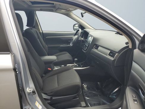 Used 2017 Mitsubishi Outlander SE AWD/4WD image 15