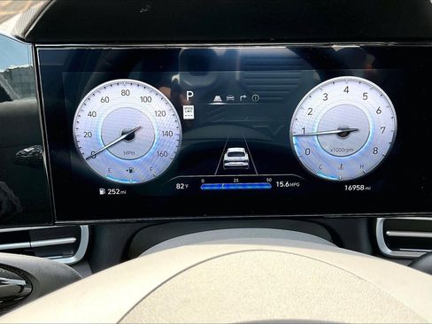 Used 2025 Hyundai Elantra SEL FWD image 13