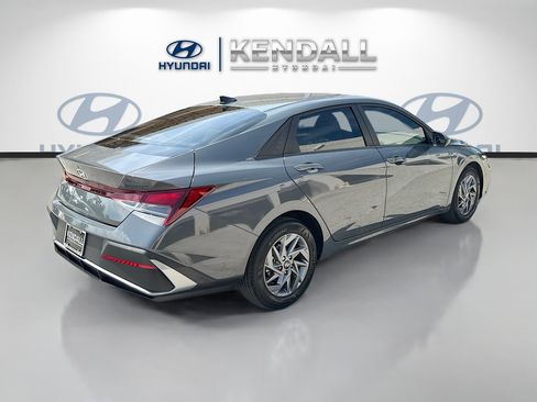 Used 2024 Hyundai Elantra SEL FWD image 6