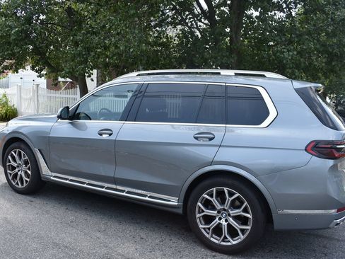 Used 2025 BMW X7 xDrive40i AWD/4WD image 9