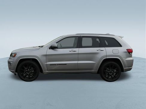 Used 2019 Jeep Grand Cherokee Altitude RWD image 4