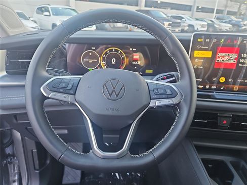 New 2026 Volkswagen Tiguan SE image 14