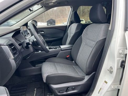 Used 2023 Nissan Rogue SV image 15