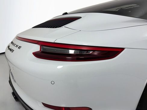 Certified 2019 Porsche 911 Targa 4 GTS AWD/4WD image 18