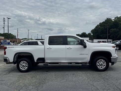 Used 2022 Chevrolet Silverado 2500 LT AWD/4WD image 8