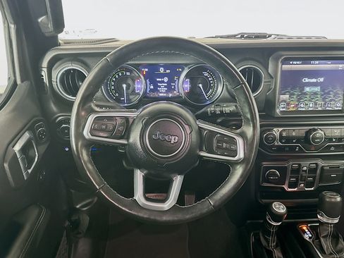 Used 2023 Jeep Wrangler Unlimited Sahara AWD/4WD image 17