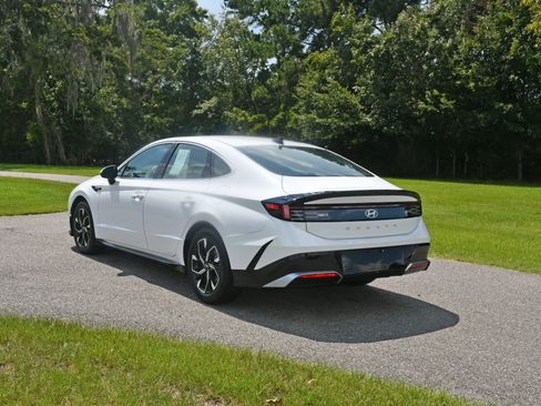 Used 2025 Hyundai Sonata SEL FWD image 3