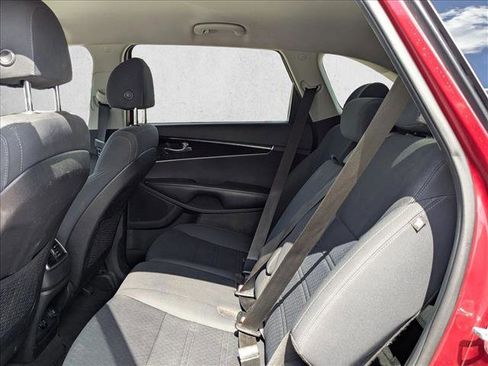 Used 2018 Kia Sorento LX V6 image 17