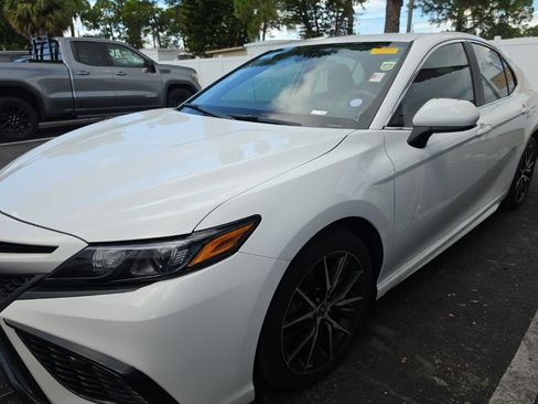Used 2021 Toyota Camry SE FWD image 6
