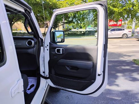 Used 2023 Jeep Gladiator Overland image 77