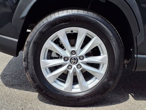 Certified 2025 Toyota Corolla Cross LE FWD image 7