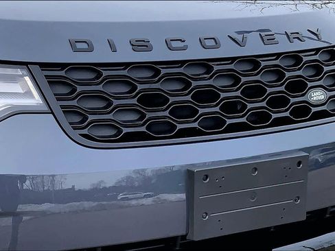 Used 2025 Land Rover Discovery Dynamic SE image 28