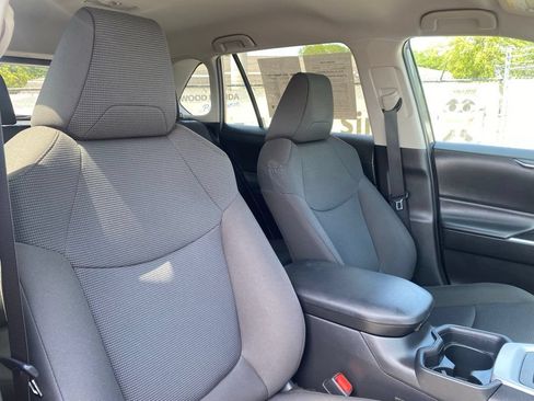 Used 2021 Toyota RAV4 LE w/ Carpet Mat Package (TMS) FWD image 16