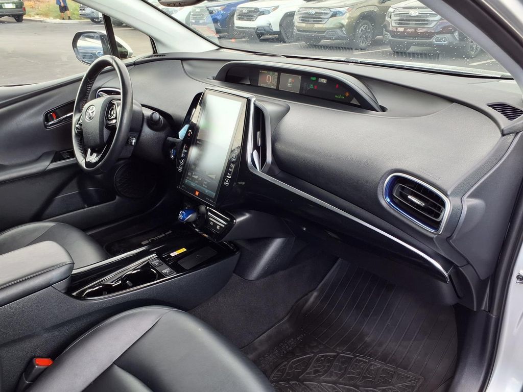 Used 2019 Toyota Prius Limited w/ Premium Convenience Package FWD image 17
