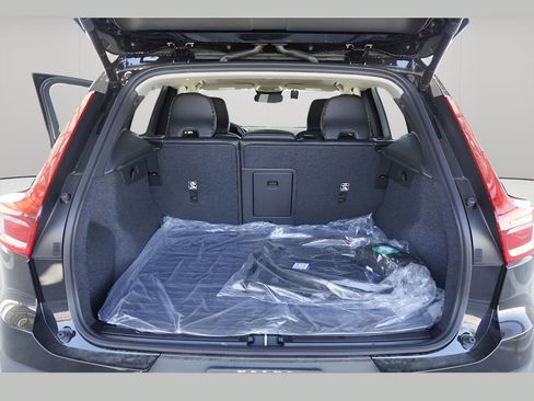 New 2025 Volvo XC40 B5 Core w/ Protection Package Premier image 23