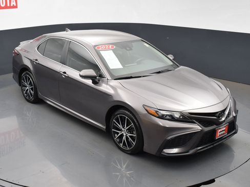 Used 2024 Toyota Camry SE image 21