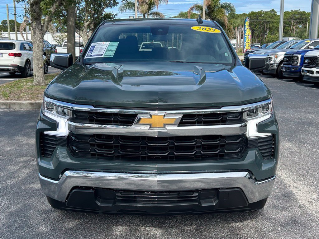 Used 2025 Chevrolet Silverado 1500 LT RWD image 2