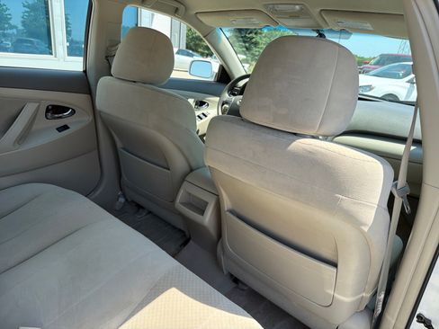 Used 2009 Toyota Camry LE FWD image 25