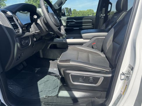 Used 2025 RAM 1500 Laramie AWD/4WD image 6