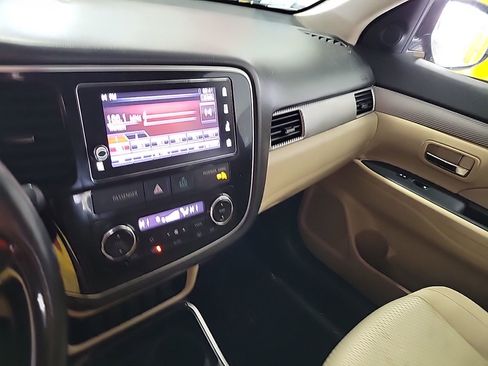 Used 2018 Mitsubishi Outlander ES image 14